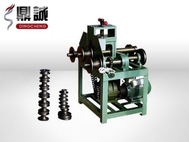 點擊查看詳細信息<br>標題：立式多功能滾動式彎管機 閱讀次數(shù)：5156